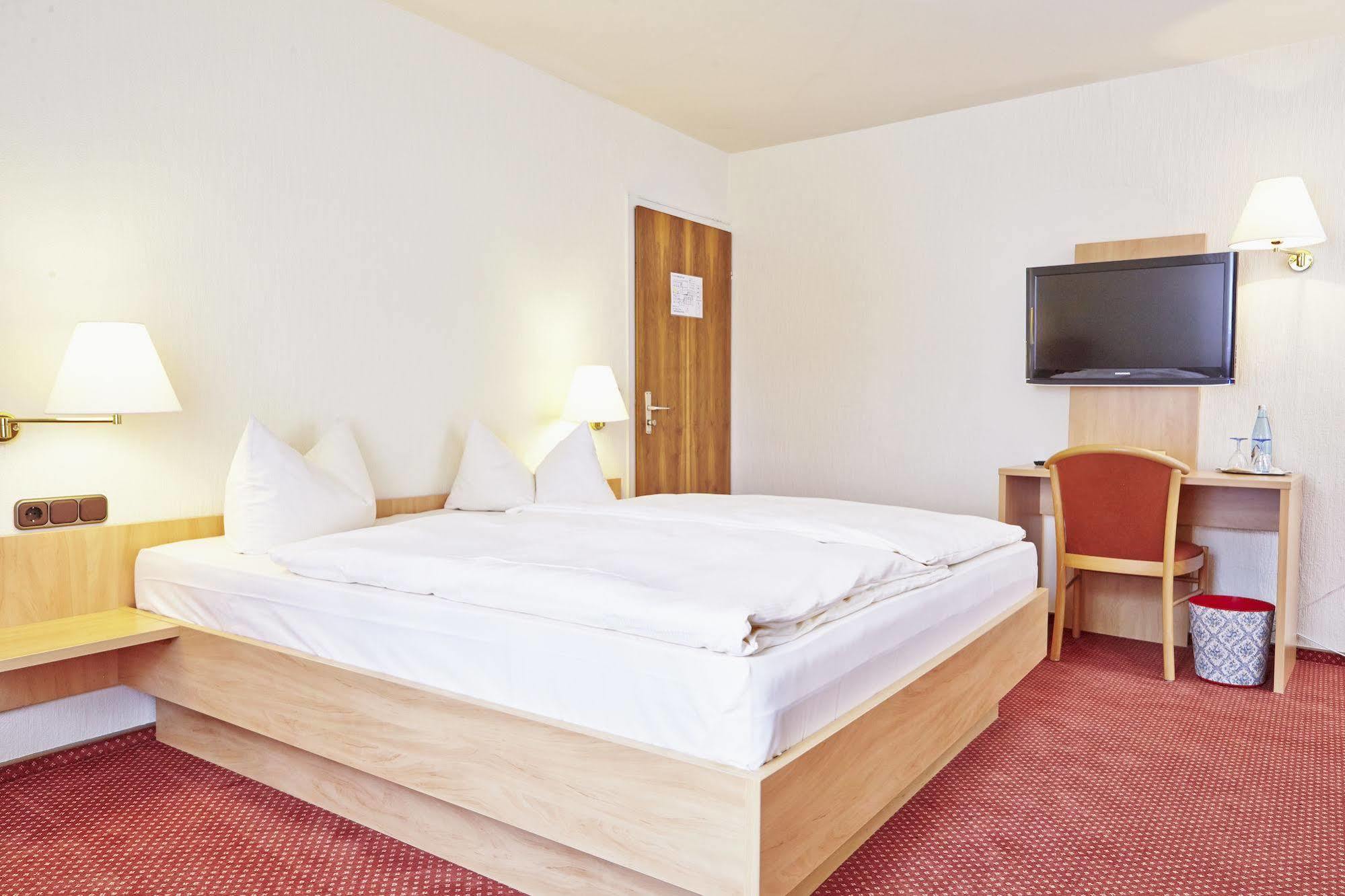 אוברקירש Ringhotel Garni Pflug מראה חיצוני תמונה