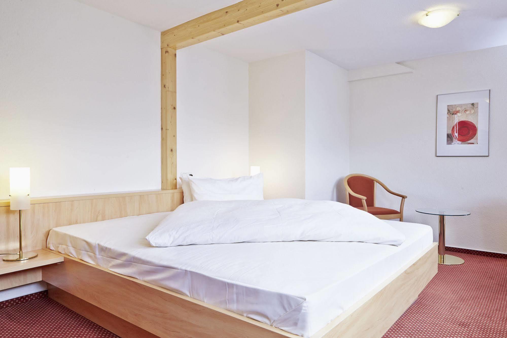 אוברקירש Ringhotel Garni Pflug מראה חיצוני תמונה